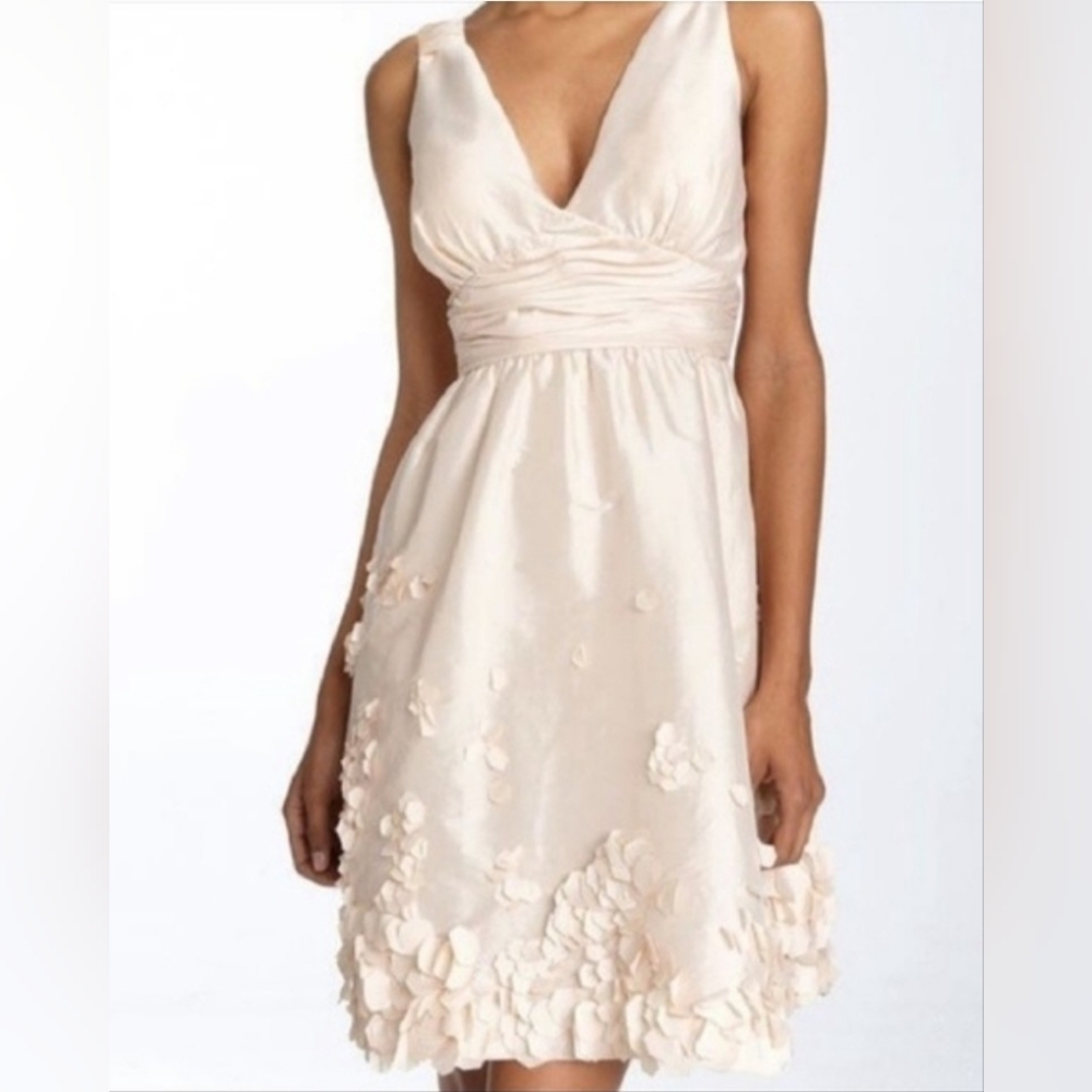 CALVIN KLEIN New, Elegant Cream Petals Sleeveless Dress.Size 0